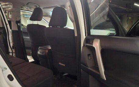Toyota Land Cruiser Prado 150 рестайлинг 2, 2019 год, 5 800 000 рублей, 10 фотография