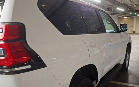 Toyota Land Cruiser Prado 150 рестайлинг 2, 2019 год, 5 800 000 рублей, 16 фотография