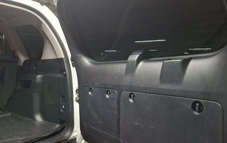 Toyota Land Cruiser Prado 150 рестайлинг 2, 2019 год, 5 800 000 рублей, 19 фотография