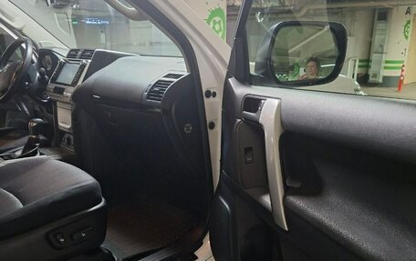 Toyota Land Cruiser Prado 150 рестайлинг 2, 2019 год, 5 800 000 рублей, 22 фотография