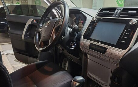 Toyota Land Cruiser Prado 150 рестайлинг 2, 2019 год, 5 800 000 рублей, 20 фотография