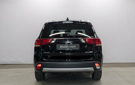 Mitsubishi Outlander III рестайлинг 3, 2017 год, 2 050 000 рублей, 6 фотография