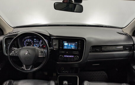 Mitsubishi Outlander III рестайлинг 3, 2017 год, 2 050 000 рублей, 14 фотография