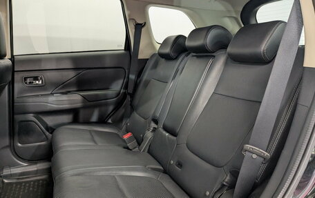 Mitsubishi Outlander III рестайлинг 3, 2017 год, 2 050 000 рублей, 12 фотография