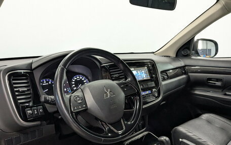 Mitsubishi Outlander III рестайлинг 3, 2017 год, 2 050 000 рублей, 16 фотография