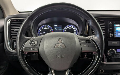 Mitsubishi Outlander III рестайлинг 3, 2017 год, 2 050 000 рублей, 21 фотография