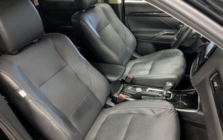 Mitsubishi Outlander III рестайлинг 3, 2017 год, 2 050 000 рублей, 23 фотография