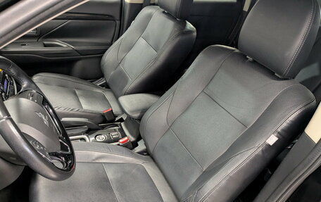 Mitsubishi Outlander III рестайлинг 3, 2017 год, 2 050 000 рублей, 20 фотография