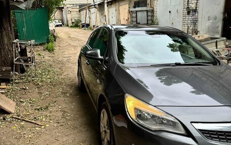 Opel Astra J, 2010 год, 650 000 рублей, 1 фотография