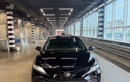 Toyota Camry, 2021 год, 2 950 000 рублей, 4 фотография