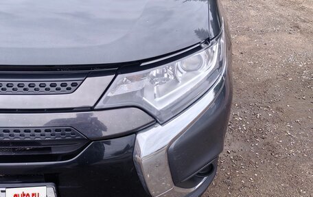 Mitsubishi Outlander III рестайлинг 3, 2022 год, 2 600 000 рублей, 14 фотография