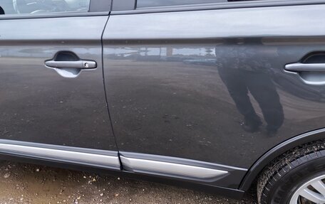Mitsubishi Outlander III рестайлинг 3, 2022 год, 2 600 000 рублей, 13 фотография