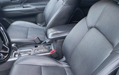 Mitsubishi Outlander III рестайлинг 3, 2022 год, 2 600 000 рублей, 21 фотография