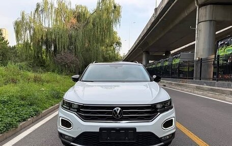 Volkswagen T-Roc I, 2021 год, 1 970 000 рублей, 2 фотография