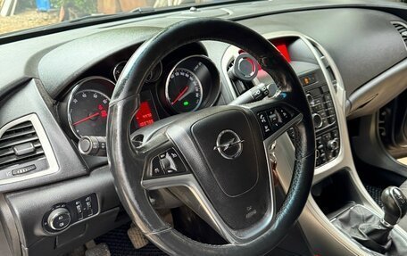 Opel Astra J, 2010 год, 650 000 рублей, 2 фотография