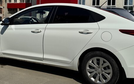 Hyundai Solaris II рестайлинг, 2017 год, 1 350 000 рублей, 2 фотография