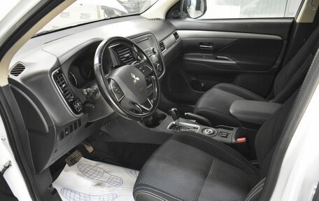 Mitsubishi Outlander III рестайлинг 3, 2016 год, 1 579 000 рублей, 6 фотография