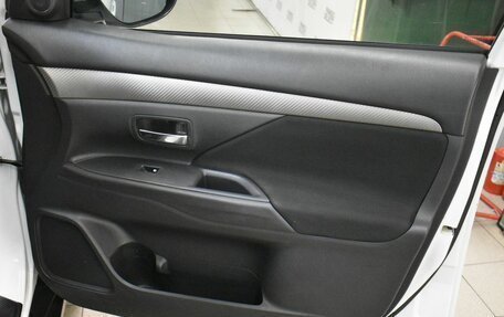 Mitsubishi Outlander III рестайлинг 3, 2016 год, 1 579 000 рублей, 14 фотография
