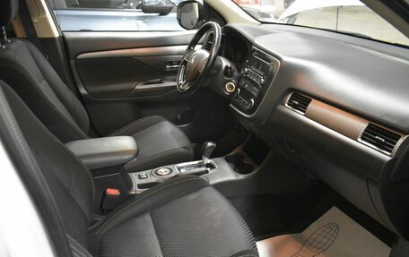 Mitsubishi Outlander III рестайлинг 3, 2016 год, 1 579 000 рублей, 15 фотография