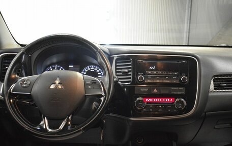 Mitsubishi Outlander III рестайлинг 3, 2016 год, 1 579 000 рублей, 7 фотография