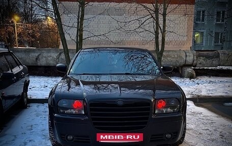 Chrysler 300C II, 2005 год, 850 000 рублей, 5 фотография