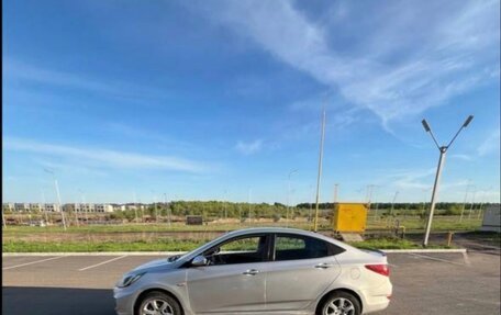 Hyundai Solaris II рестайлинг, 2013 год, 550 000 рублей, 3 фотография