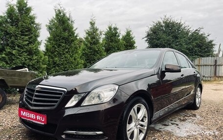 Mercedes-Benz E-Класс, 2011 год, 1 350 000 рублей, 2 фотография