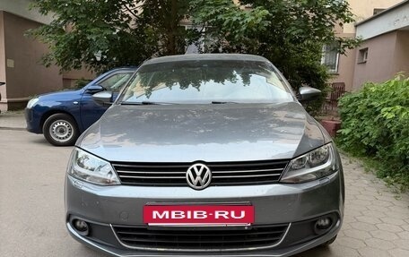 Volkswagen Jetta VI, 2012 год, 920 000 рублей, 3 фотография