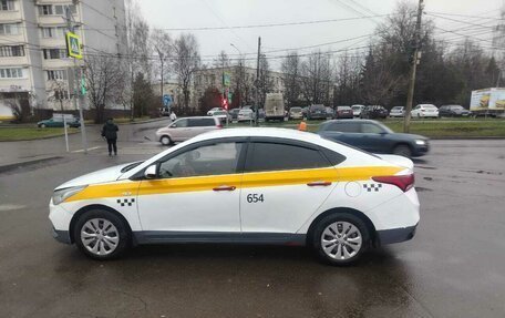 Hyundai Solaris II рестайлинг, 2017 год, 540 000 рублей, 3 фотография
