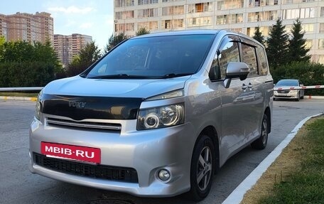 Toyota Voxy II, 2007 год, 1 280 000 рублей, 2 фотография