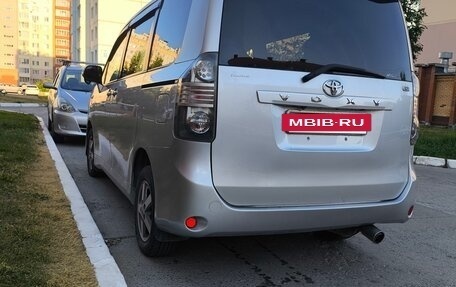 Toyota Voxy II, 2007 год, 1 280 000 рублей, 3 фотография