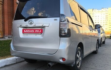 Toyota Voxy II, 2007 год, 1 280 000 рублей, 4 фотография