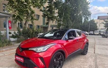 Toyota C-HR I рестайлинг, 2021 год, 2 200 000 рублей, 1 фотография