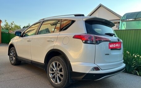 Toyota RAV4, 2019 год, 2 950 000 рублей, 2 фотография