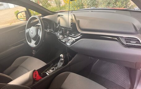 Toyota C-HR I рестайлинг, 2021 год, 2 200 000 рублей, 4 фотография