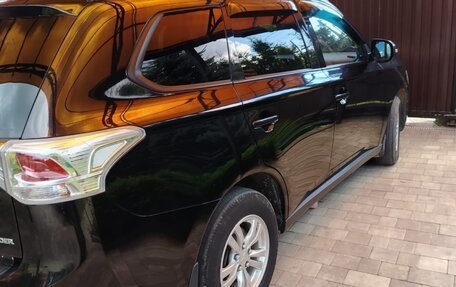 Mitsubishi Outlander III рестайлинг 3, 2013 год, 1 200 000 рублей, 4 фотография