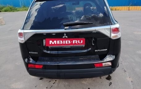 Mitsubishi Outlander III рестайлинг 3, 2013 год, 1 200 000 рублей, 2 фотография