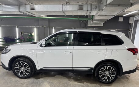 Mitsubishi Outlander III рестайлинг 3, 2018 год, 1 950 000 рублей, 4 фотография