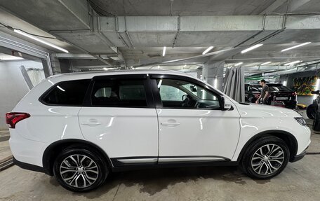 Mitsubishi Outlander III рестайлинг 3, 2018 год, 1 950 000 рублей, 3 фотография