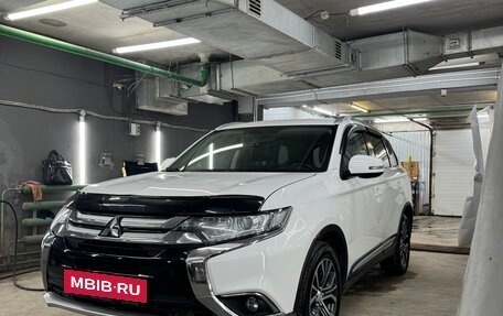 Mitsubishi Outlander III рестайлинг 3, 2018 год, 1 950 000 рублей, 5 фотография