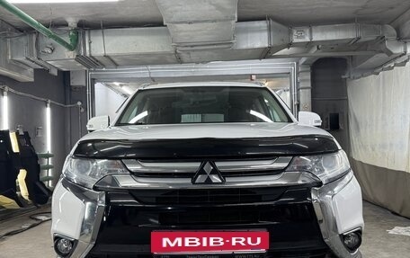 Mitsubishi Outlander III рестайлинг 3, 2018 год, 1 950 000 рублей, 10 фотография