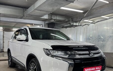 Mitsubishi Outlander III рестайлинг 3, 2018 год, 1 950 000 рублей, 9 фотография