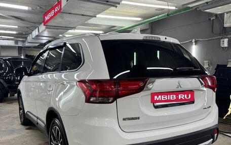 Mitsubishi Outlander III рестайлинг 3, 2018 год, 1 950 000 рублей, 6 фотография