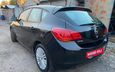 Opel Astra J, 2011 год, 580 000 рублей, 2 фотография