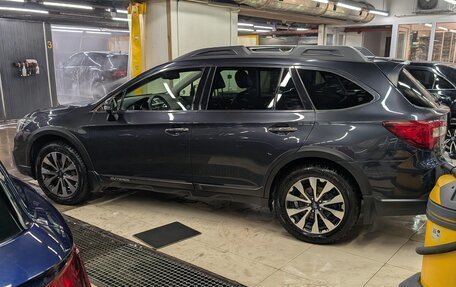 Subaru Outback IV рестайлинг, 2017 год, 2 500 000 рублей, 10 фотография