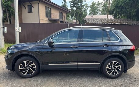 Volkswagen Tiguan II, 2018 год, 2 990 000 рублей, 3 фотография