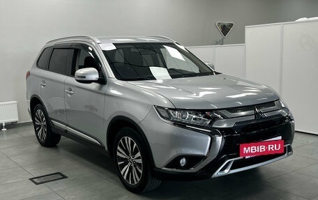 Mitsubishi Outlander III рестайлинг 3, 2020 год, 2 650 000 рублей, 2 фотография