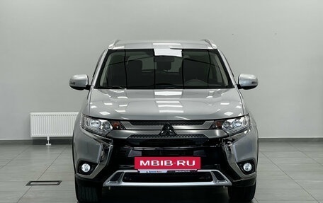 Mitsubishi Outlander III рестайлинг 3, 2020 год, 2 650 000 рублей, 3 фотография