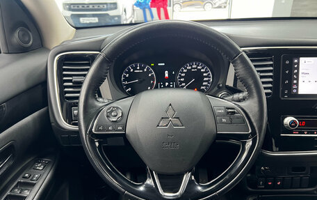 Mitsubishi Outlander III рестайлинг 3, 2020 год, 2 650 000 рублей, 19 фотография