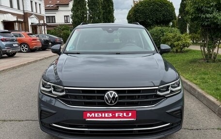 Volkswagen Tiguan II, 2021 год, 3 590 000 рублей, 3 фотография